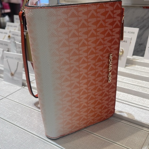 Michael Kors Jet Set Lg Ombré Signature Logo Double Zip Wallet Wristlet
RED - Picture 13 of 16